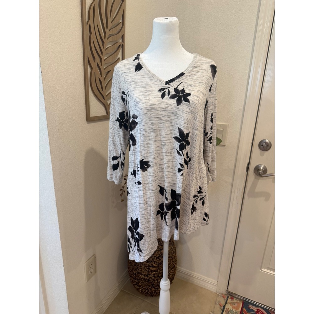 Soma Tunic Tee Womens Medium Grey Black Floral Asymmetrical Sharkbite V-Neck Top